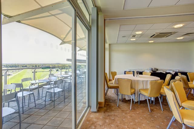 Sandown Park Racecourse