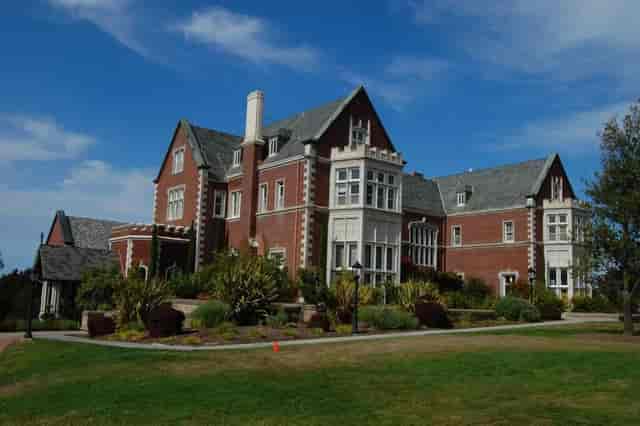 Sprawling lawn at Kohl Mansion, ideal for upscale weddings and corporate events.