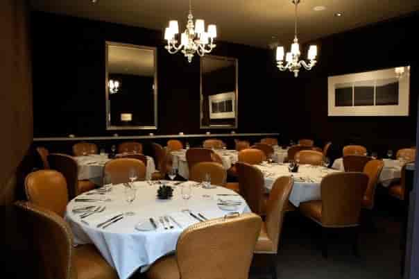 Elegant dining room with round tables, ideal for formal events and corporate dinners.