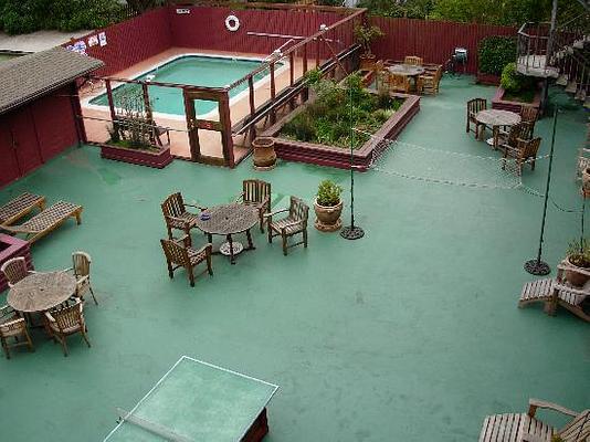 Seal Rocks outdoor event space with pool, ideal for summer gatherings and meetings.