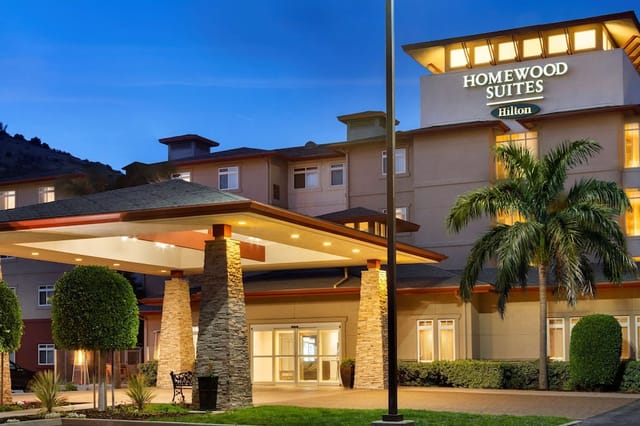 Homewood Suites entrance, modern architecture, ideal for meetings and events.