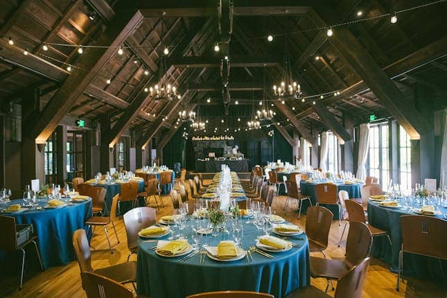 Elegant outdoor event space with blue tablecloths, ideal for weddings and corporate gatherings.