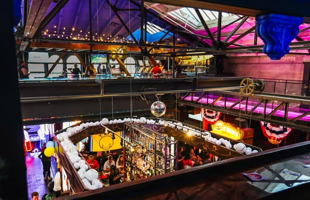 Ringmasters bar