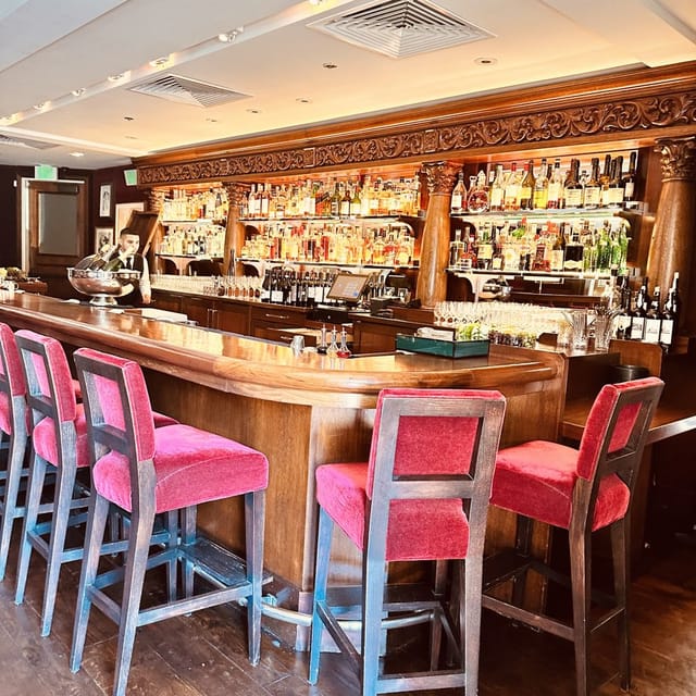 Elegant bar at CreoLa Bistro, perfect for networking events and cocktail receptions.