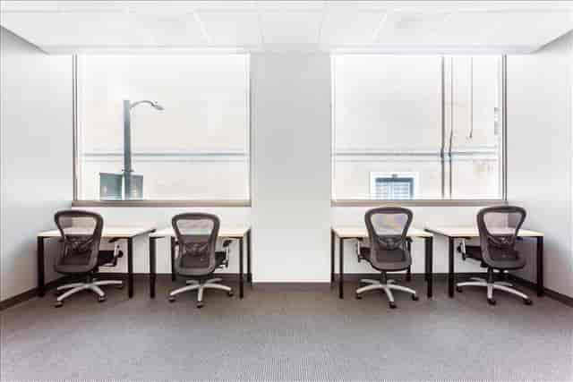 Minimalist meeting room with ergonomic chairs, ideal for collaborative sessions.
