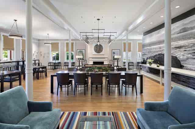 Elegant meeting room with natural light, perfect for corporate events and workshops.