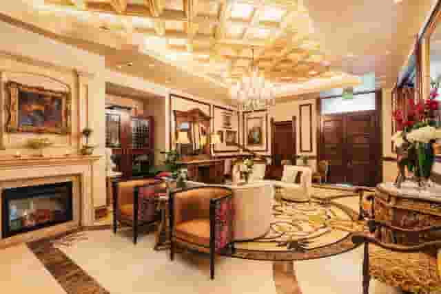Champagne Room