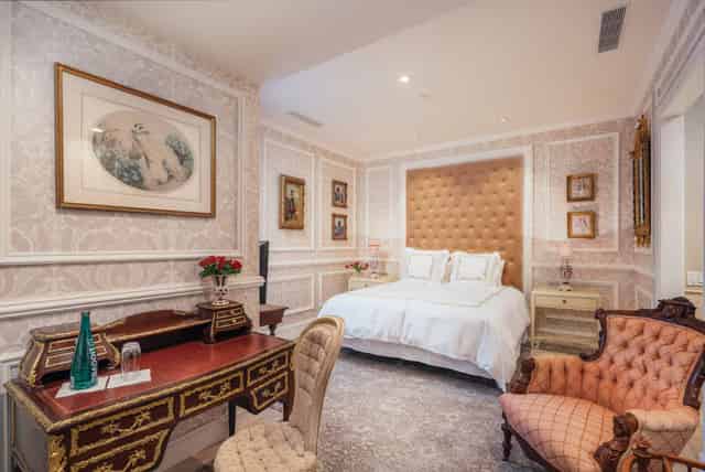 Champagne Room