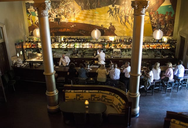 Stylish dining room bar in BIX San Francisco, ideal for networking events and gatherings.