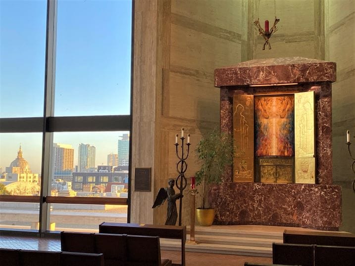 Pope St. John Paul II Room: elegant altar, ideal for ceremonies and gatherings.