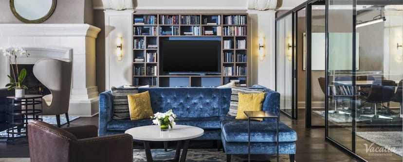 Stylish lounge area in Harbor Court Hotel, perfect for networking events and meetings.