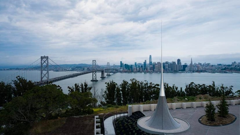 San Francisco skyline with Bay Bridge, ideal for corporate retreats and outdoor events.