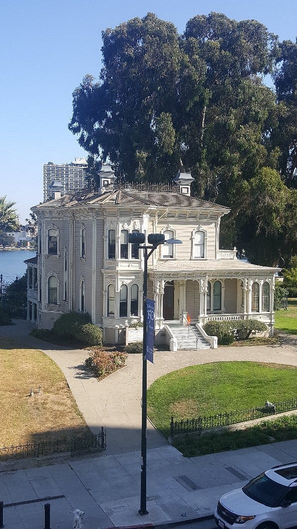Historic Camron-Stanford House venue with elegant architecture for weddings and events.
