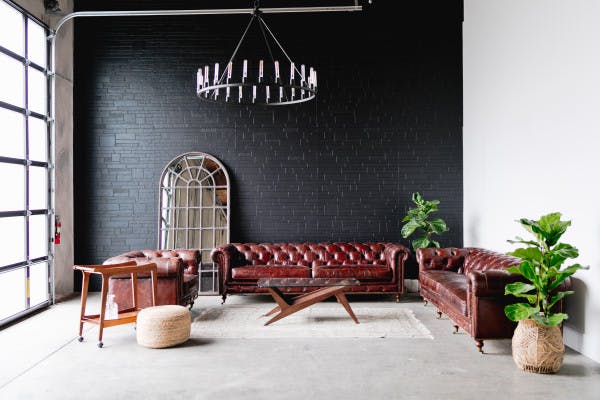 Stylish cocktail lounge with leather sofas, ideal for networking events and meetings.