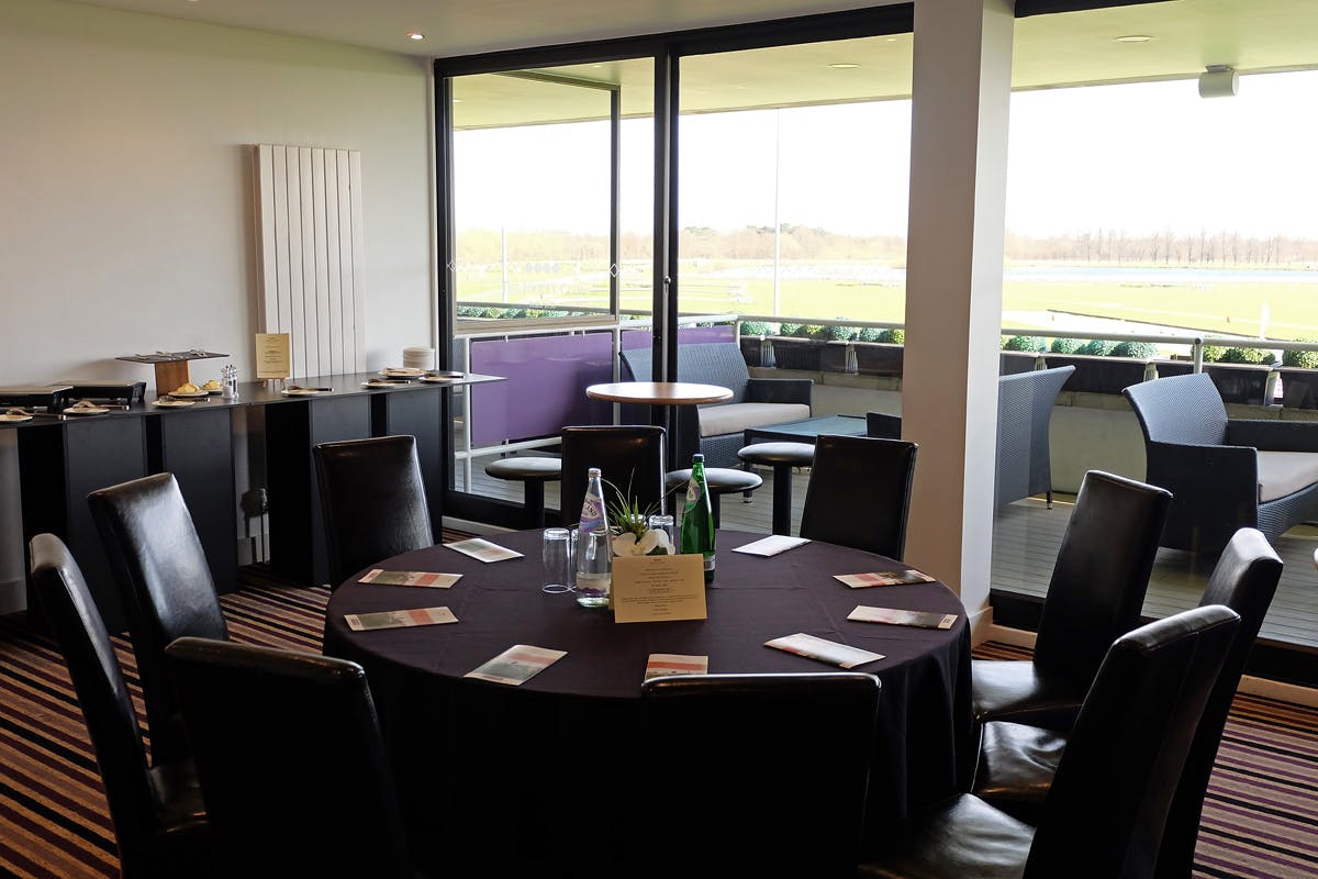 Double Box meeting space at Kempton Park Racecourse, ideal for networking and gatherings.