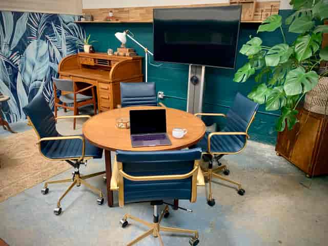 Main Conference Room in PHOENIX with round table, ideal for meetings and brainstorming sessions.