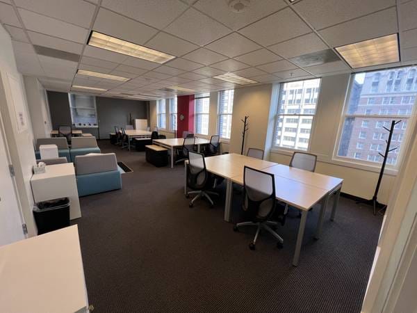 Versatile conference room with natural light, ideal for workshops and meetings.