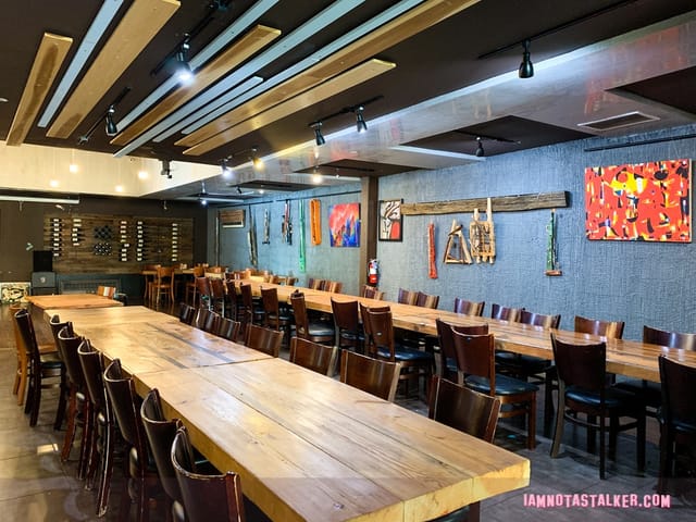 Spacious meeting room at STAGE California Fusion for workshops and events.