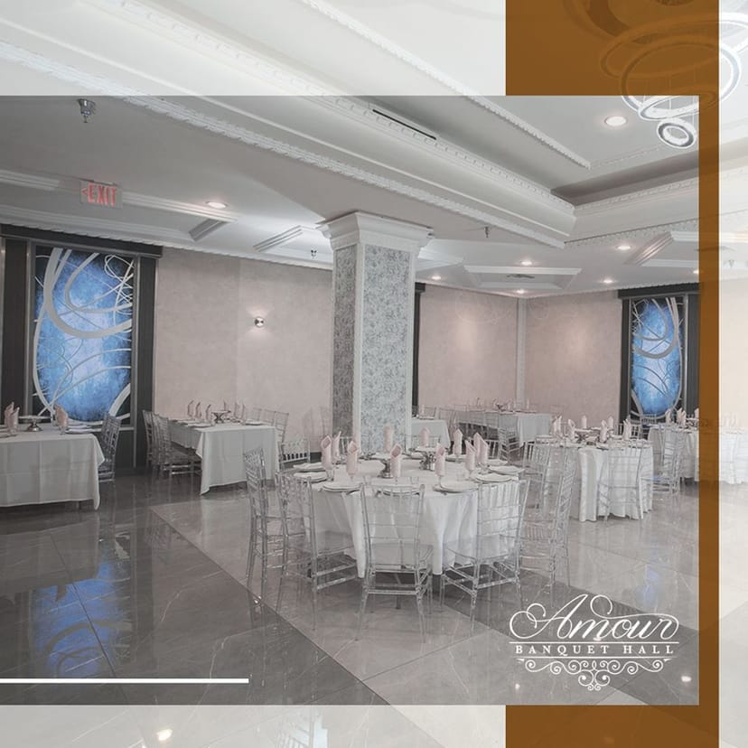 Elegant banquet hall with round tables, ideal for weddings and corporate events.
