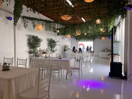KUE Ballroom with elegant tables, perfect for corporate meetings and social gatherings.