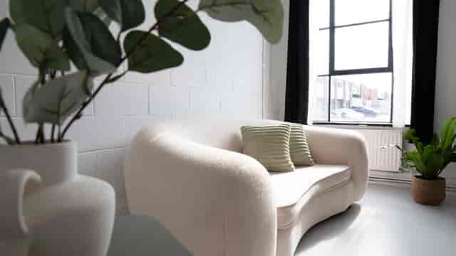 Cozy Bijou Room lounge at Klatch Studio, perfect for networking events and meetings.