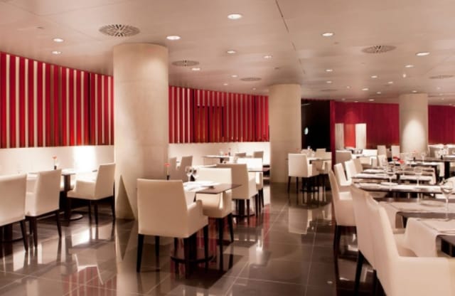 Spiral Restaurant at Porta Fira Hotel, modern venue for corporate events and networking dinners.