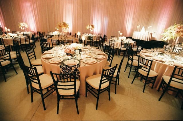 CHIAVARI CHAIRS WITH COCKTAIL HOUR