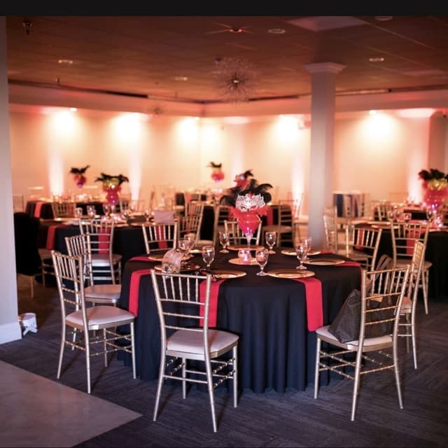 CHIAVARI CHAIRS WITH COCKTAIL HOUR