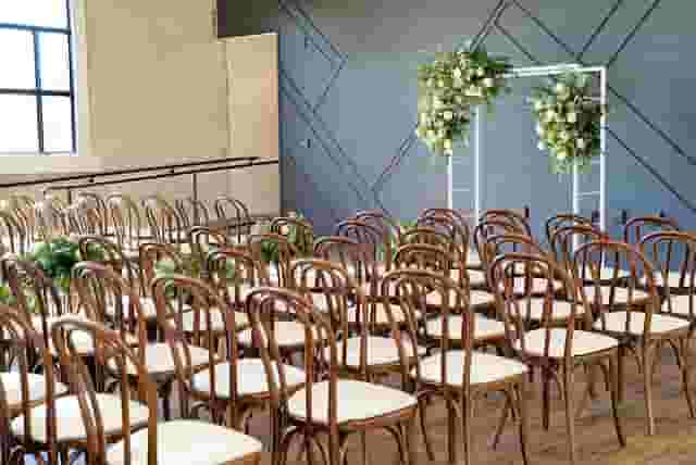 CHIAVARI CHAIRS WITH COCKTAIL HOUR