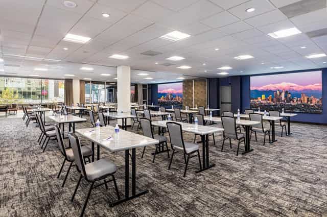 Meeting room in Los Angeles with classroom setup, ideal for corporate workshops.