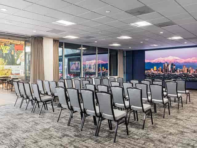 Meeting room in Los Angeles with city skyline, ideal for corporate workshops and seminars.
