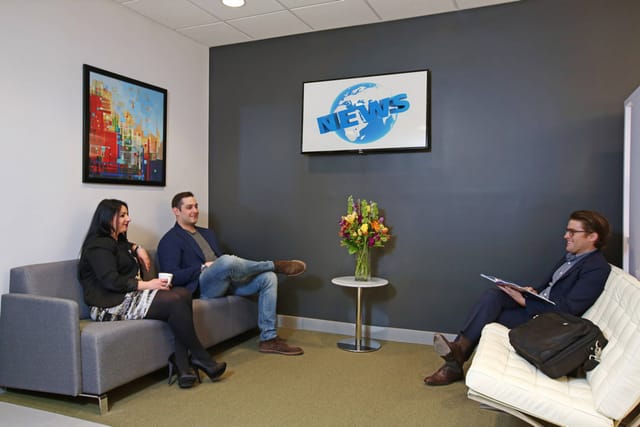 Modern coworking waiting area with comfortable seating for networking events.