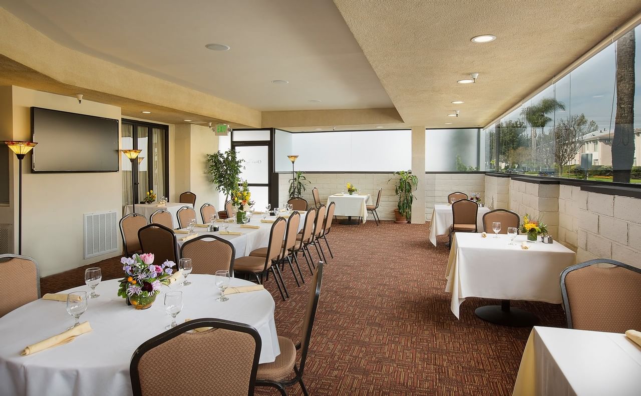 Coast Anabelle Hotel event space with round tables, ideal for corporate meetings and social events.