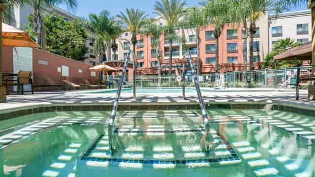West Tower Outdoor Pool at Marriott Burbank, ideal for events and relaxation.