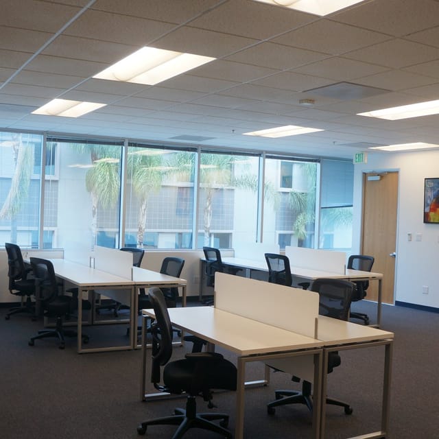 Modern meeting room in Central Park Business Center, perfect for collaborative events.