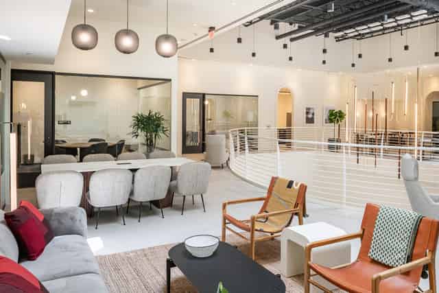 1900 Embarcadero Rd