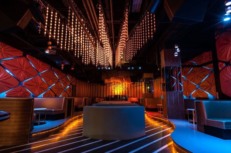 Bootsy Bellows Paris: modern event space with vibrant lighting for networking and celebrations.
