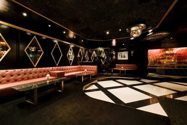 Bootsy Bellows Paris: Elegant event space with plush seating and black-and-white floor.
