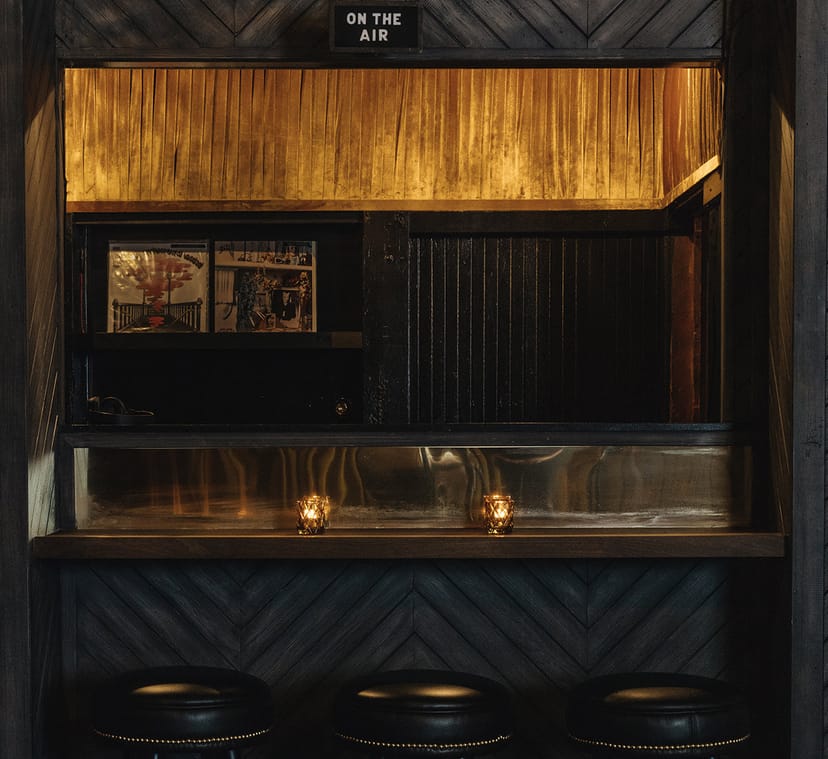 Stylish bar at Gold-Diggers Hotel, ideal for networking events and cocktail receptions.