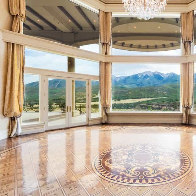 Penthouse event venue with large windows and mountain views, ideal for corporate meetings.