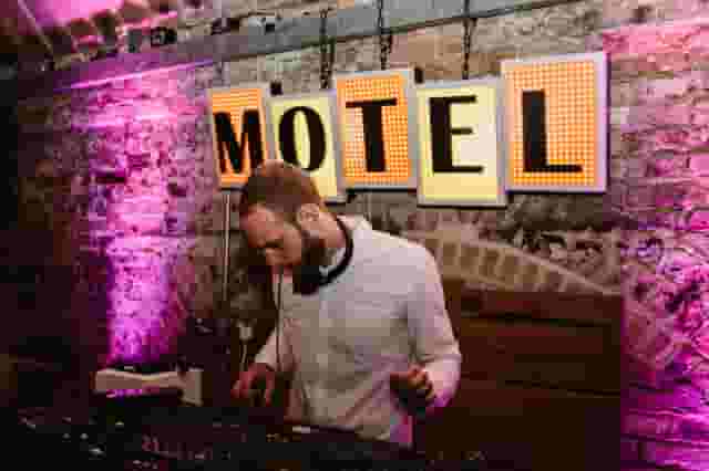 MOTEL