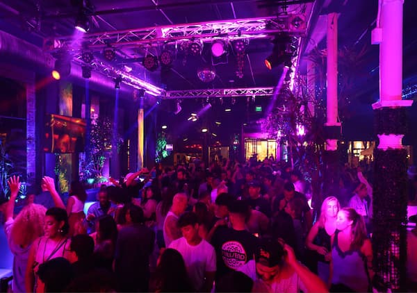 VYBZ Kitchen & Lounge