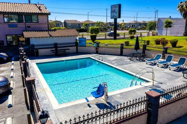 Outdoor pool at Hollywood Suites Inn, perfect for networking events and relaxation.