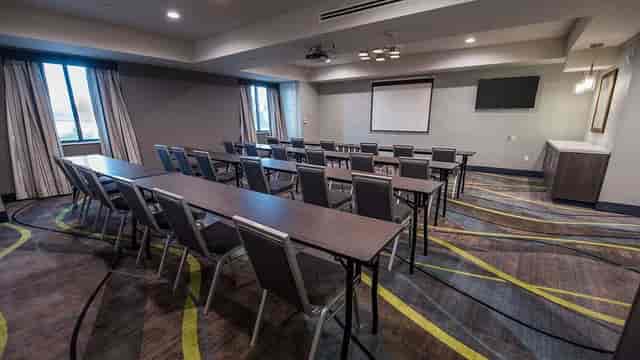 Medium Conference Room at New Gardena Hotel, ideal for workshops and presentations.