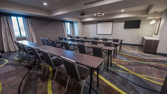 Medium Conference Room at New Gardena Hotel, ideal for workshops and presentations.