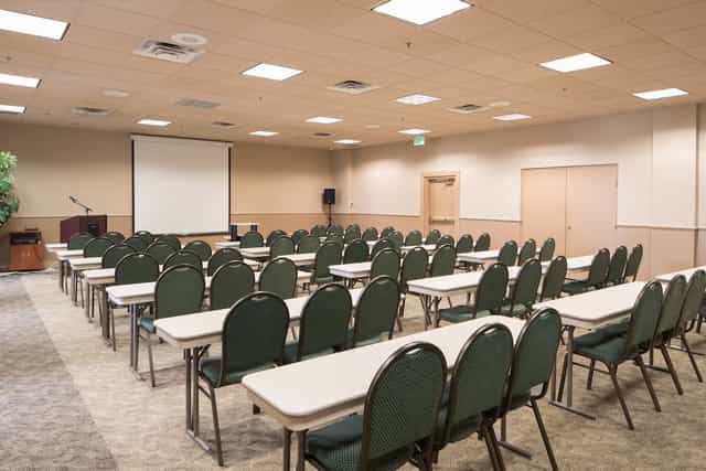 Medium Conference Room at New Gardena Hotel, ideal for corporate meetings and training sessions.