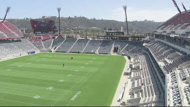 Thrive Park at Snapdragon Stadium: spacious field, ideal for sports and concerts.