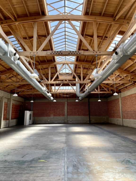 Cielo venue with high ceilings, ideal for corporate events and creative gatherings.