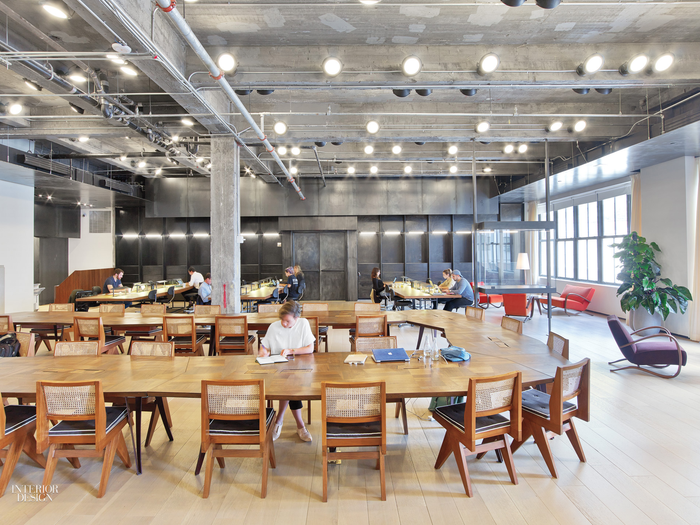 Modern meeting room with wooden tables, ideal for corporate events and workshops.