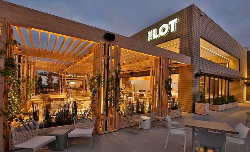 Modern outdoor restaurant venue with wooden structure, perfect for events and gatherings.